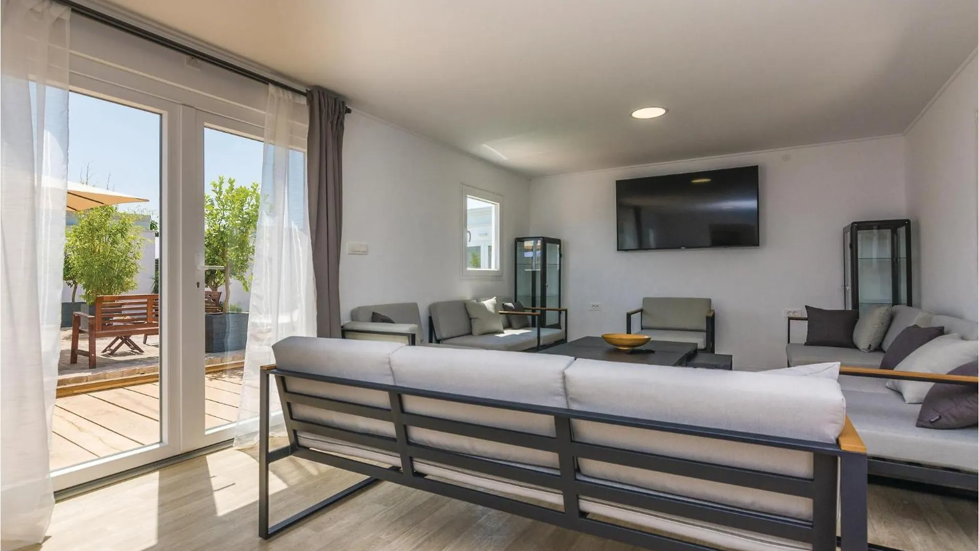 Pet Friendly Home In Petrcane With Wifi 0*,